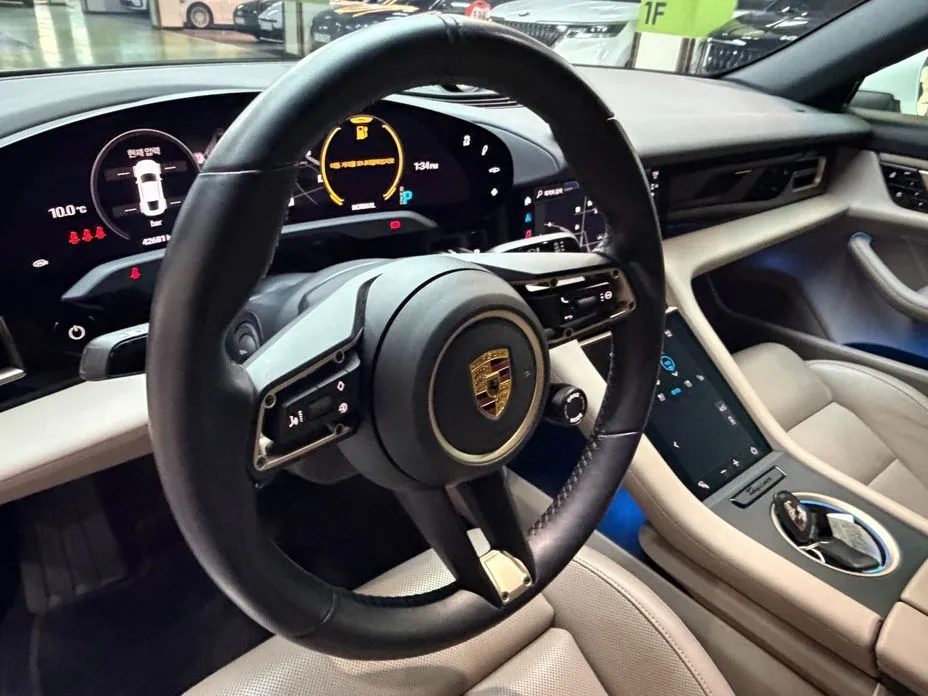Porsche Taycan 2021 из KR, фото 8