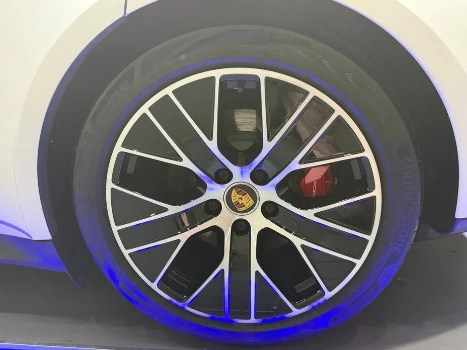 Porsche Taycan 2021 из KR, фото 2