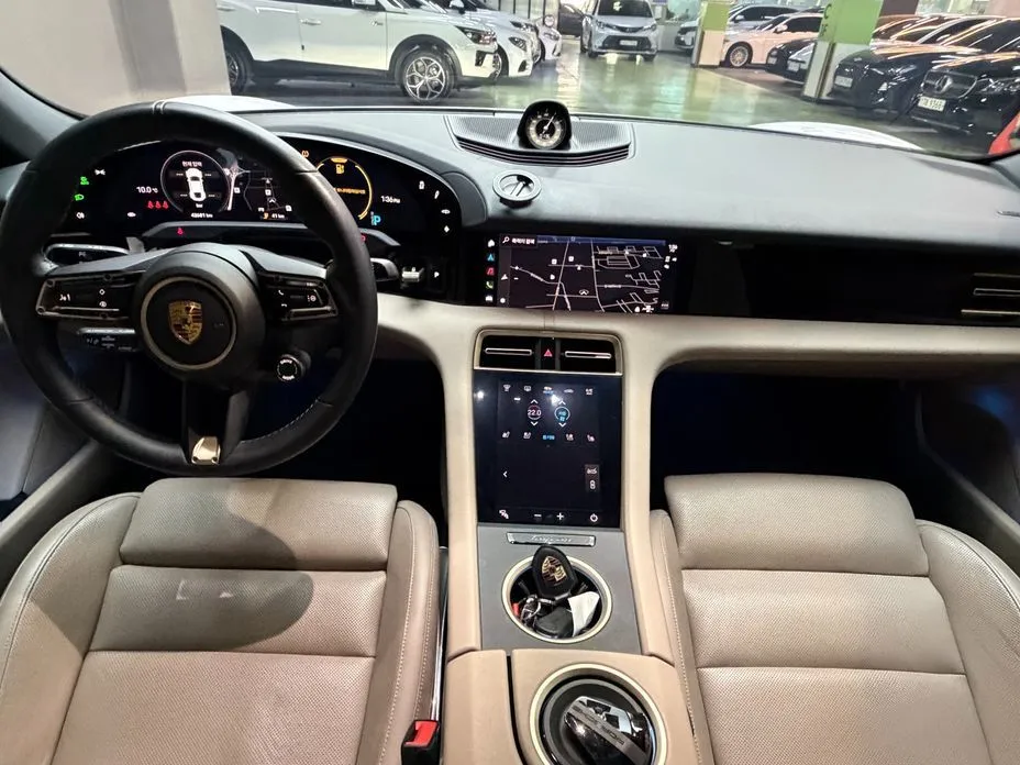 Porsche Taycan 2021 из KR, фото 9