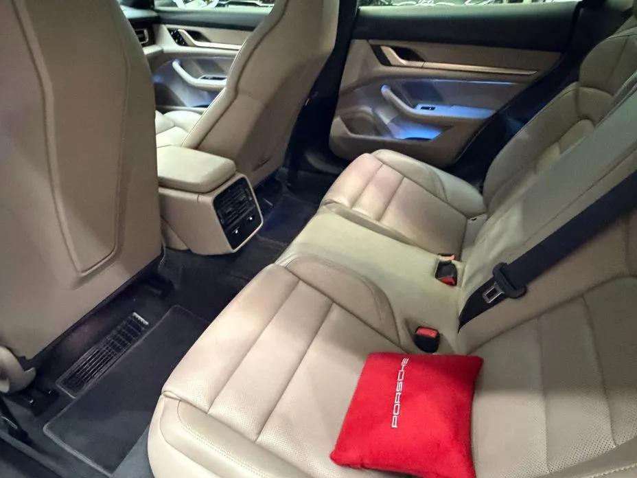 Porsche Taycan 2021 из KR, фото 10
