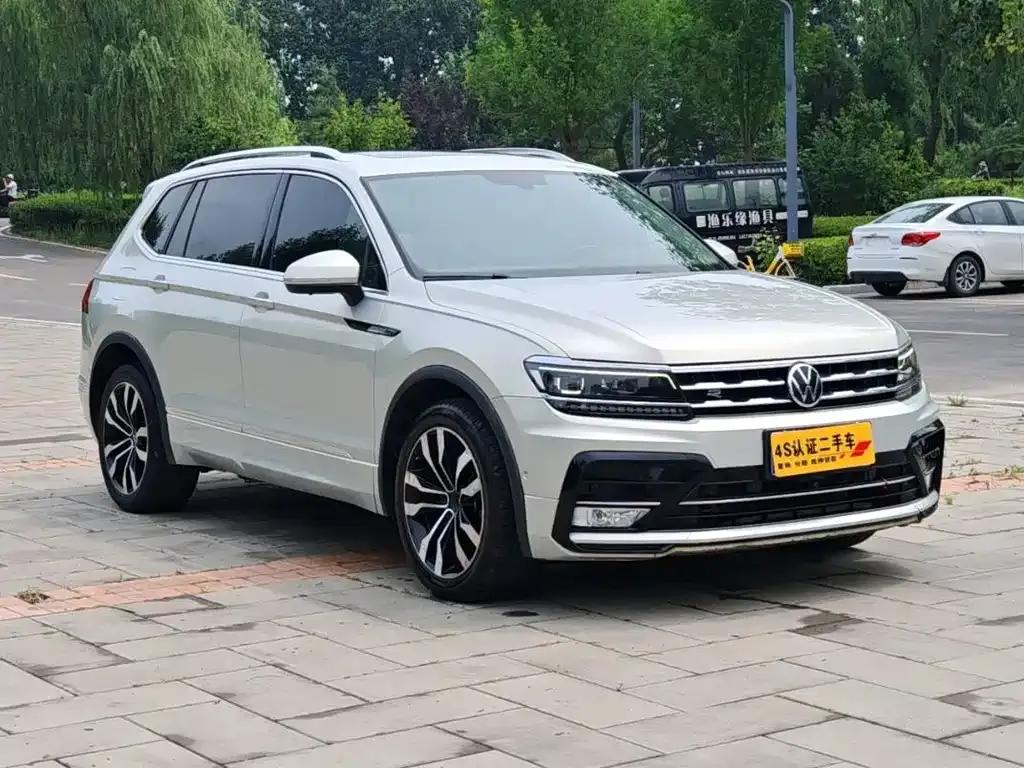 Volkswagen Tiguan L — фото 9