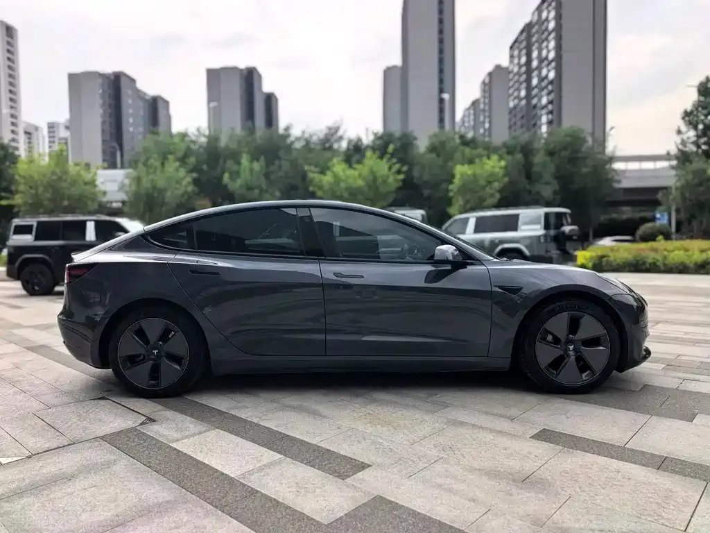 Tesla Model 3 — фото 2