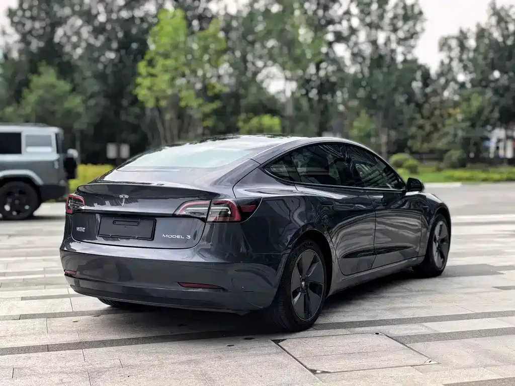 Tesla Model 3 — фото 9