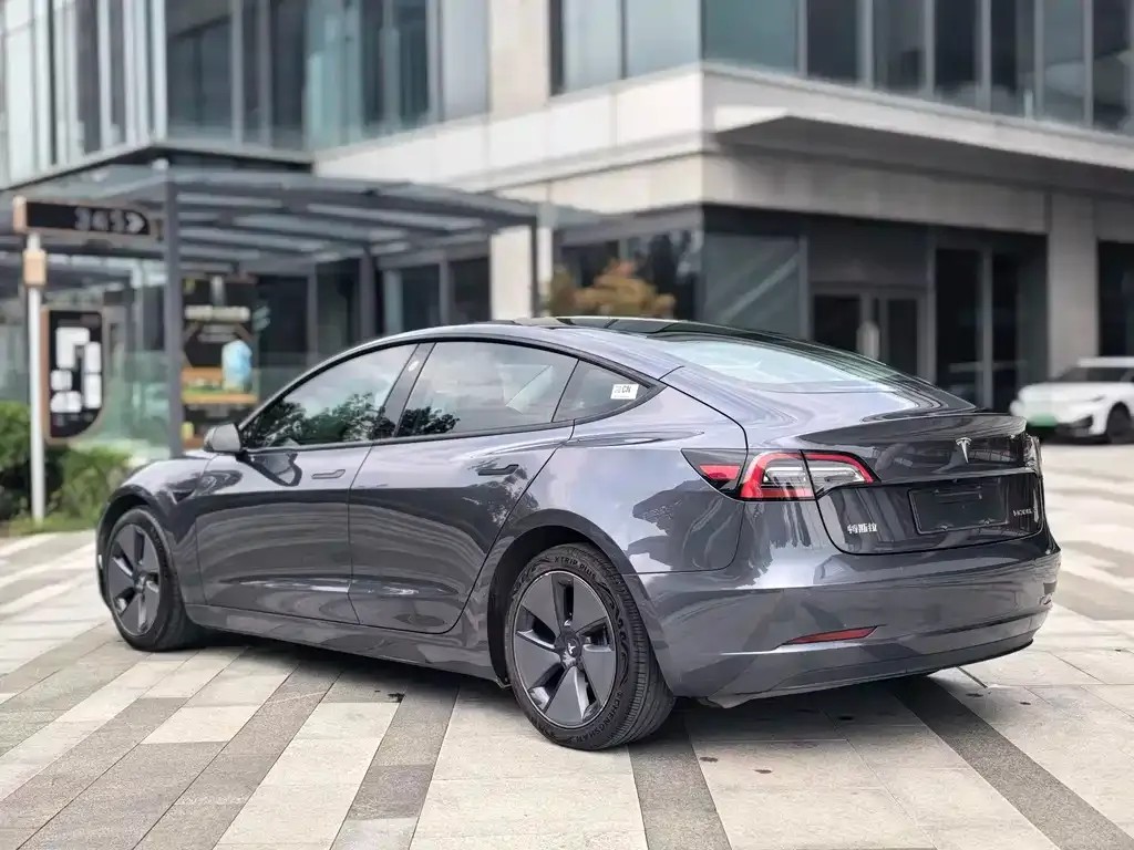 Tesla Model 3 — фото 10