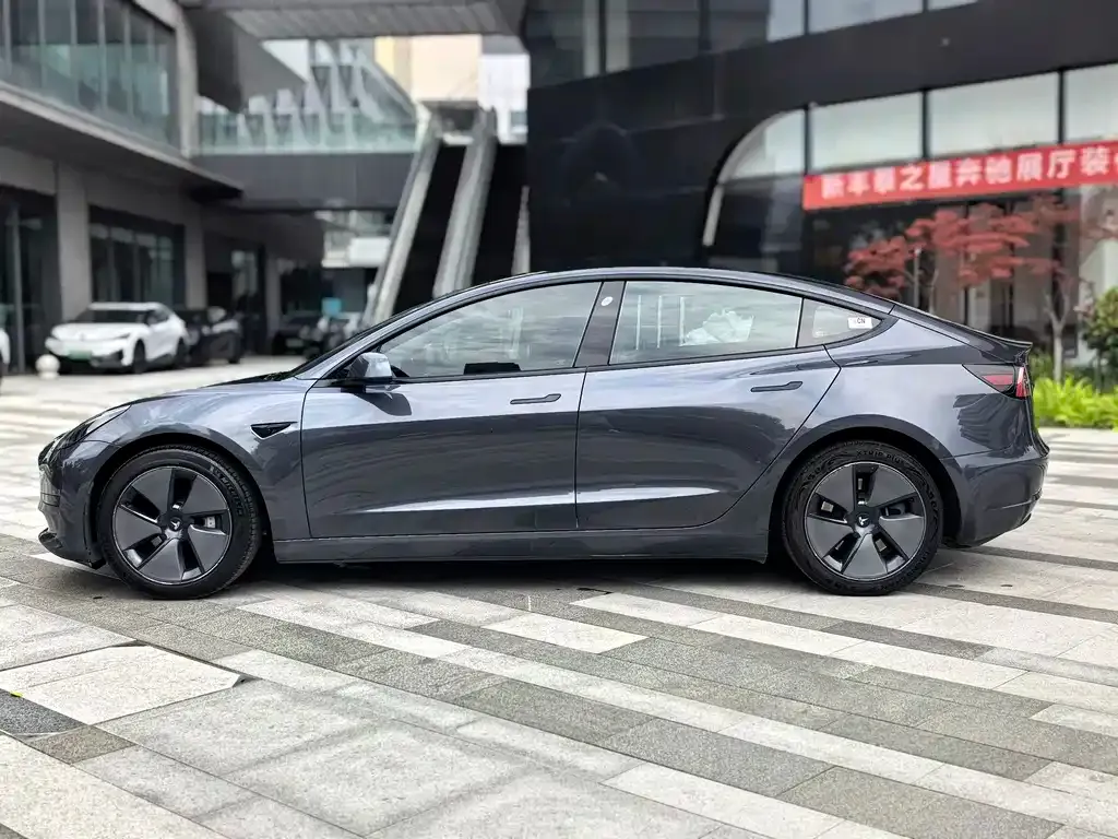 Tesla Model 3 — фото 8