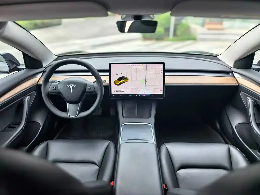 Tesla Model 3 — фото 7