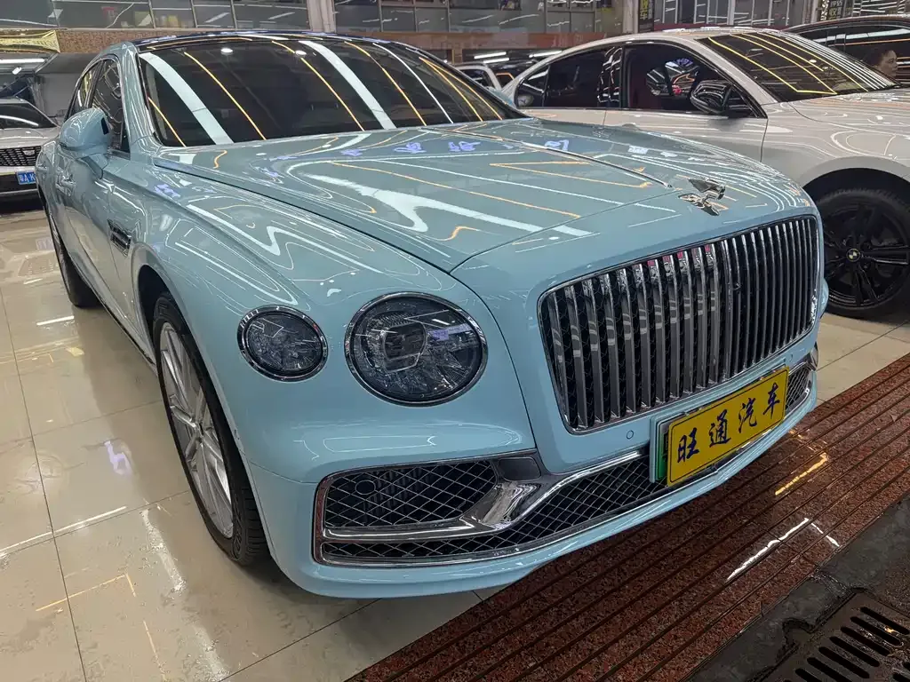 Bentley Flying Spur PHEV — фото 9