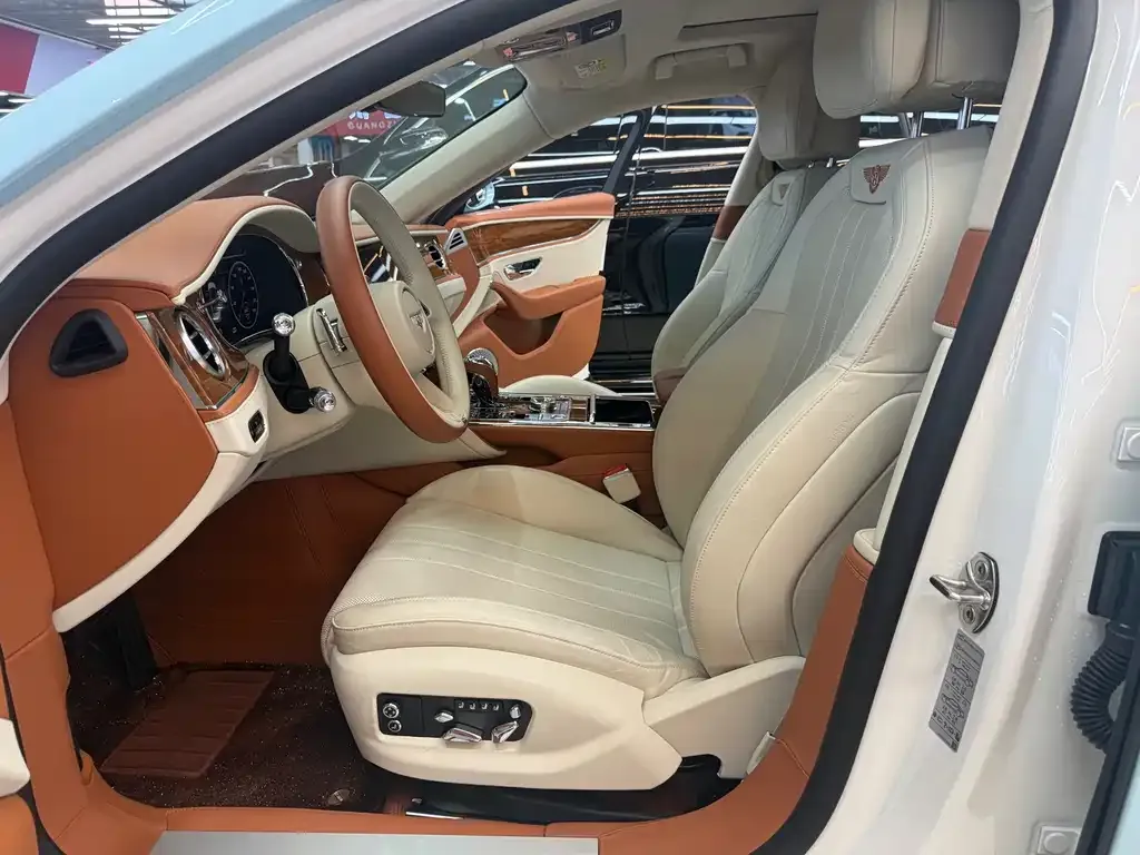 Bentley Flying Spur PHEV — фото 3