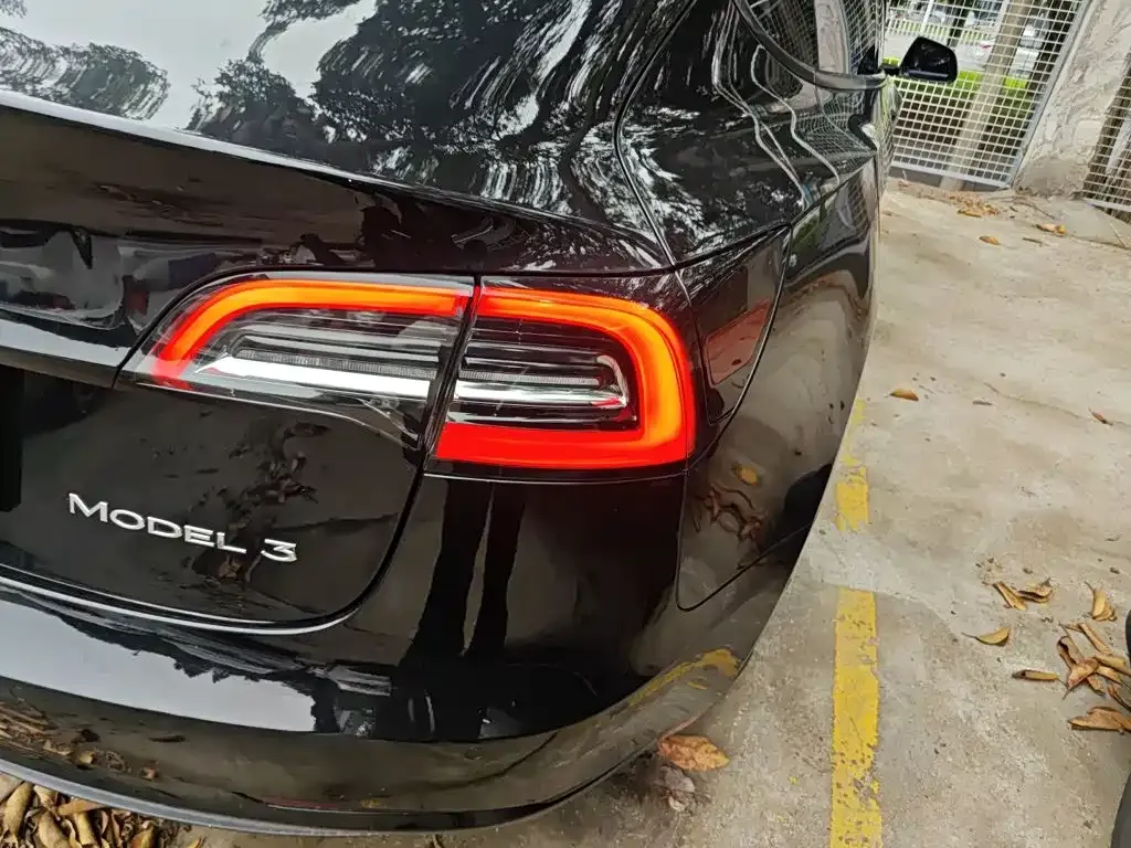 Tesla Model 3 — фото 3