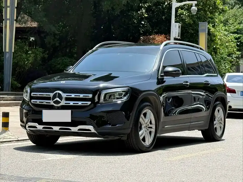 Mercedes-Benz GLB — фото 1