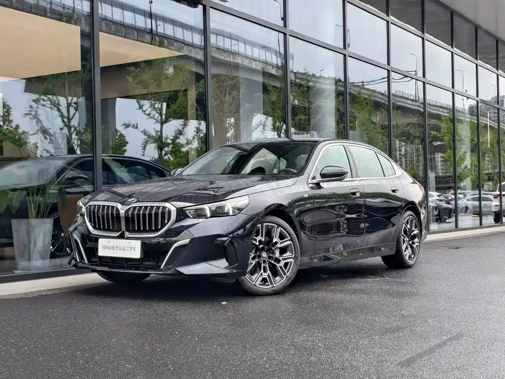 BMW 5 Series — фото 1