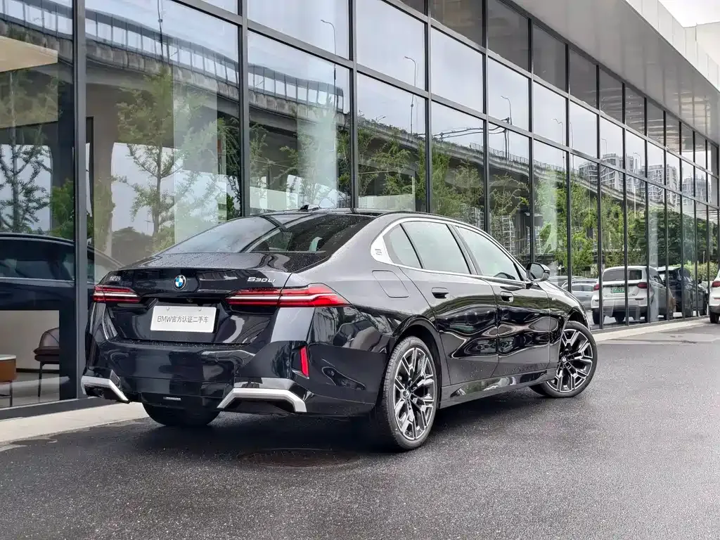 BMW 5 Series — фото 10