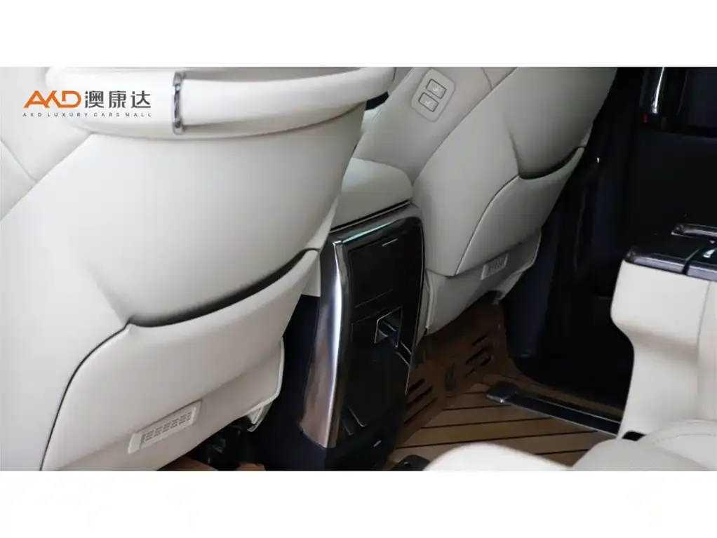 Toyota Alphard — фото 10