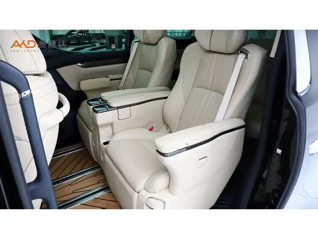 Toyota Alphard — фото 6