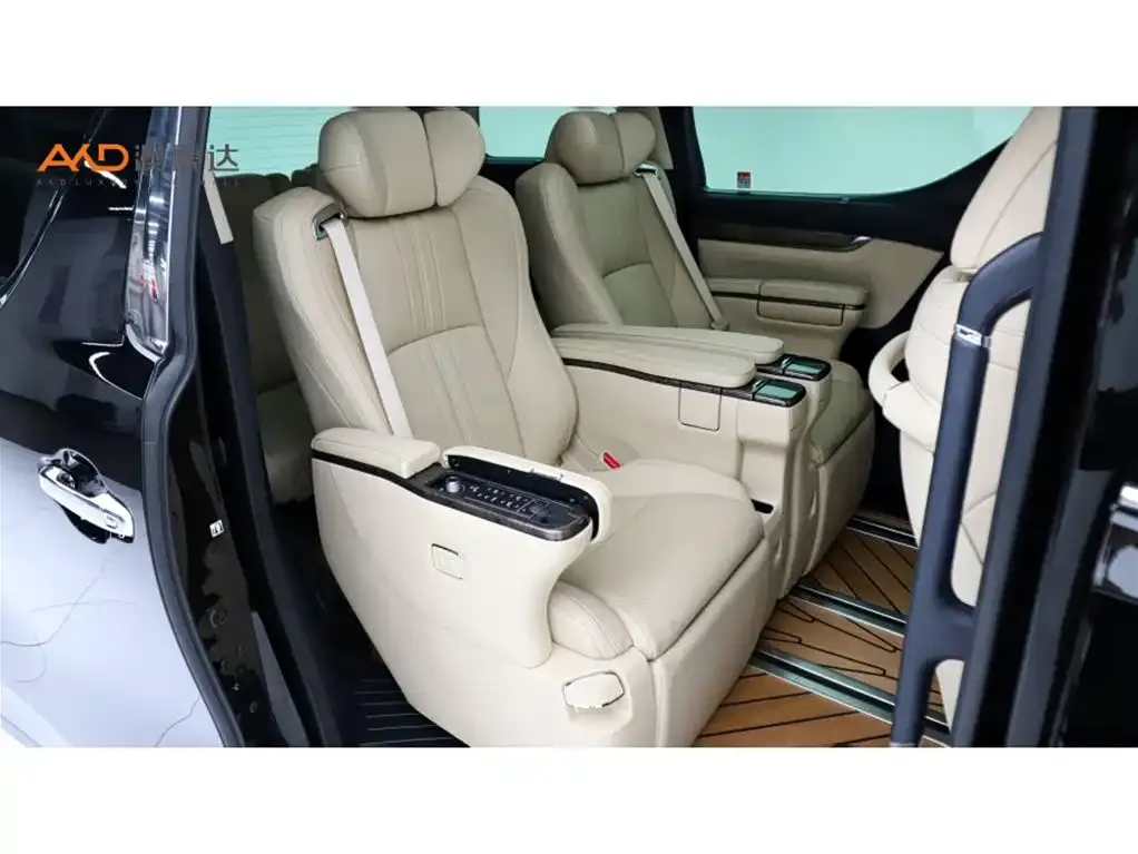 Toyota Alphard — фото 9
