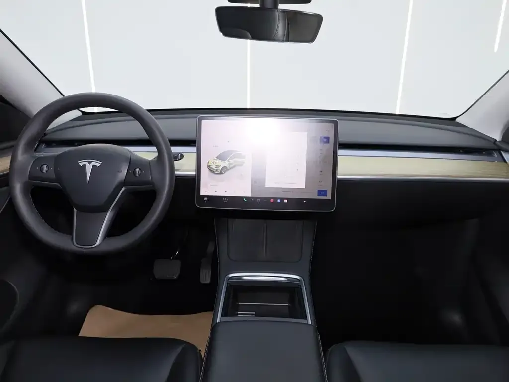 Tesla Model Y — фото 8
