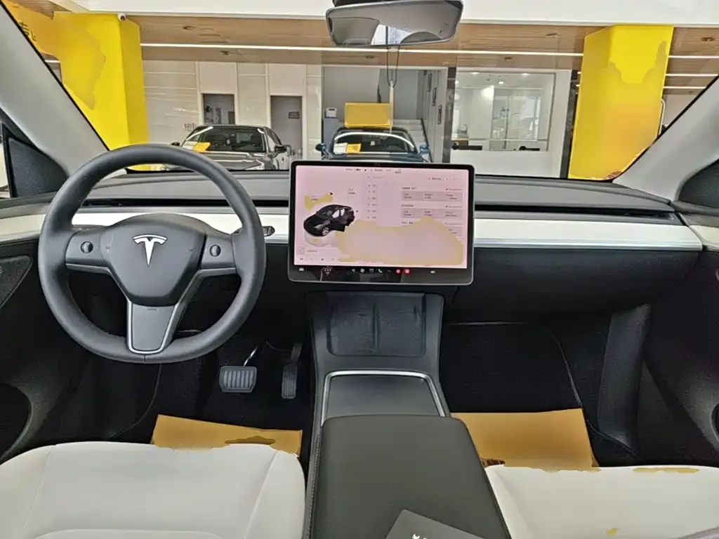 Tesla Model Y — фото 2