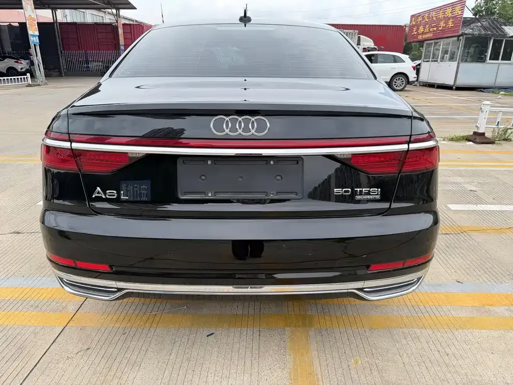 Audi A8 — фото 7