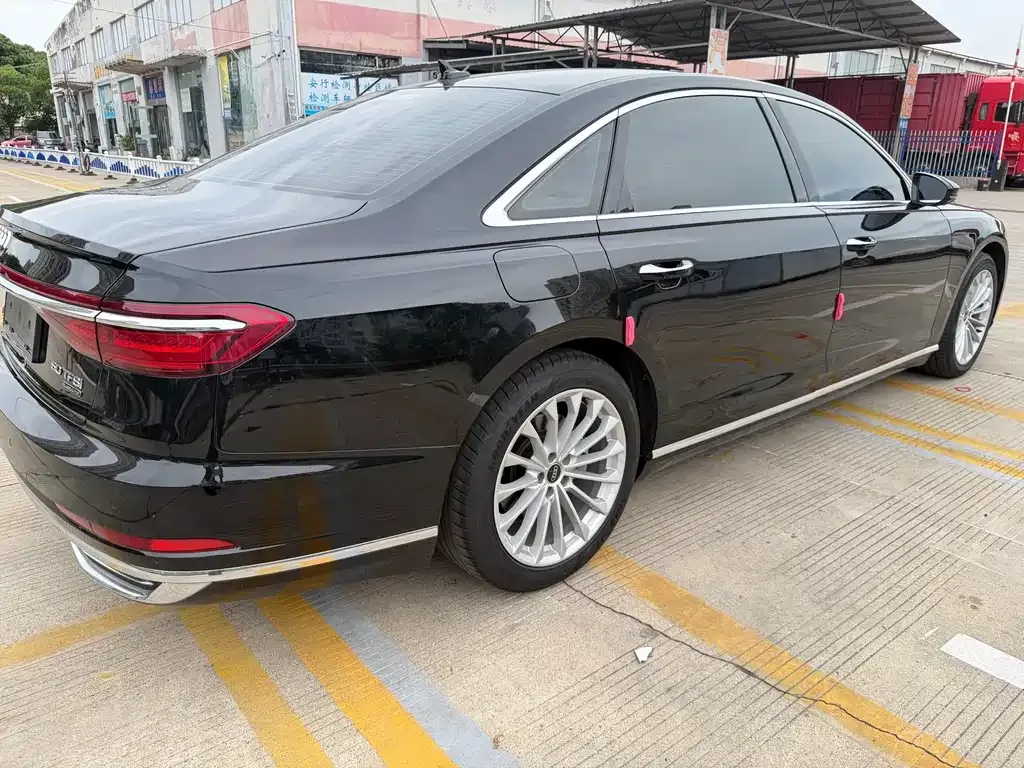 Audi A8 — фото 5