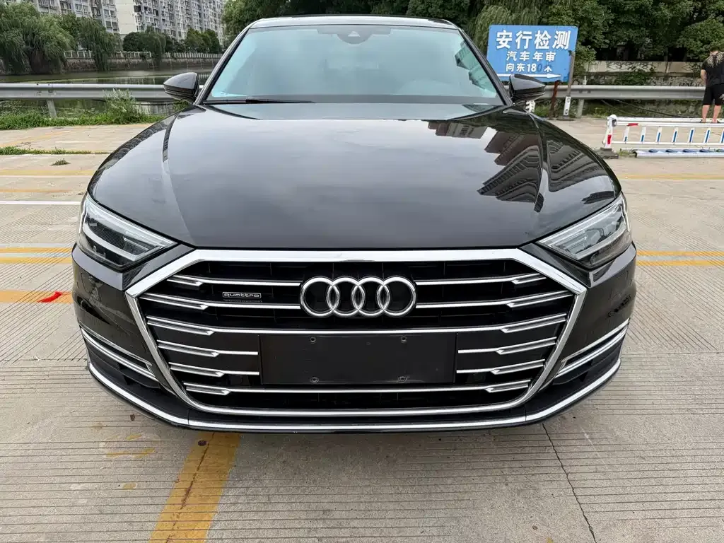 Audi A8 — фото 8
