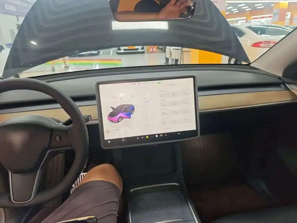 Tesla Model Y — фото 4