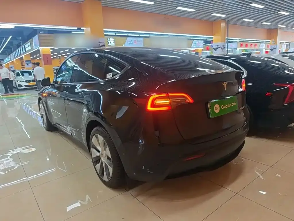 Tesla Model Y — фото 9