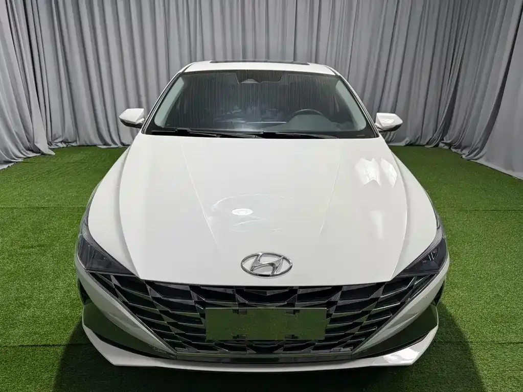 Hyundai Elantra — фото 7