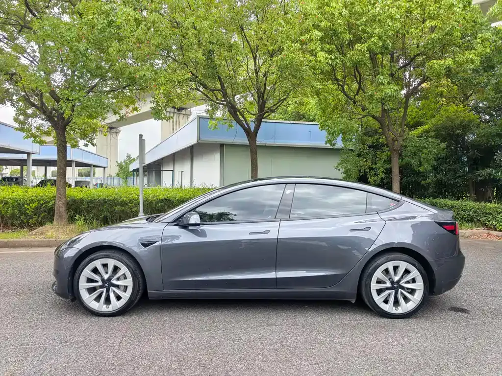 Tesla Model 3 — фото 8