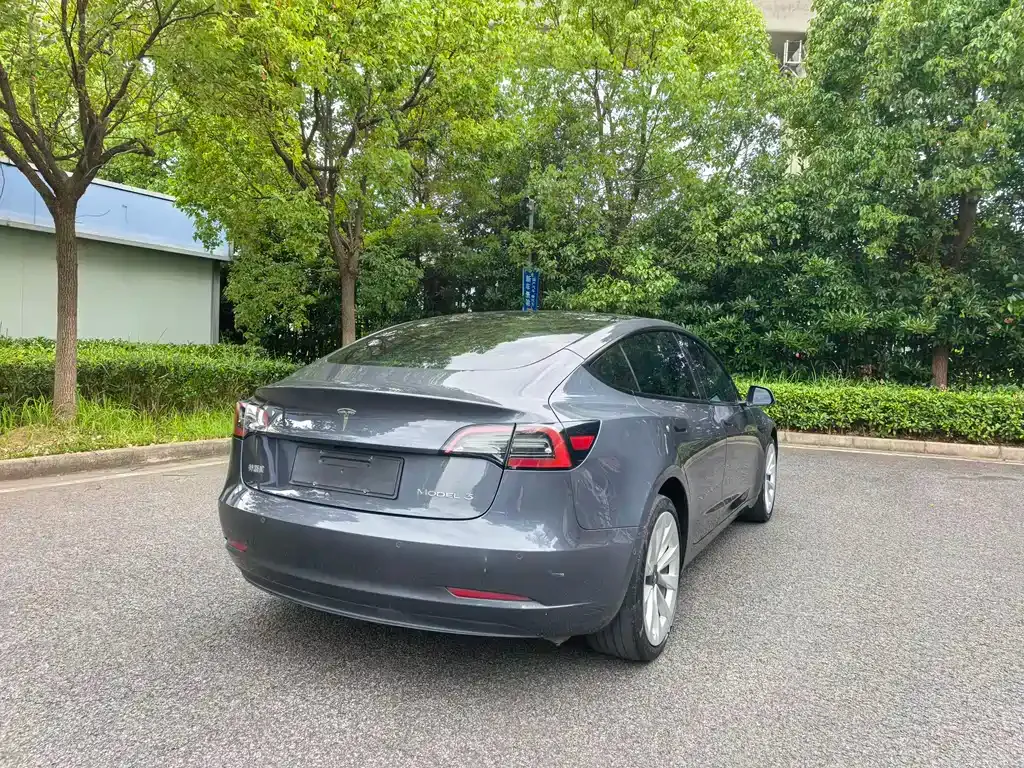 Tesla Model 3 — фото 5