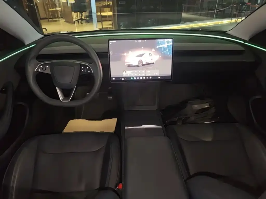 Tesla Model 3 — фото 2