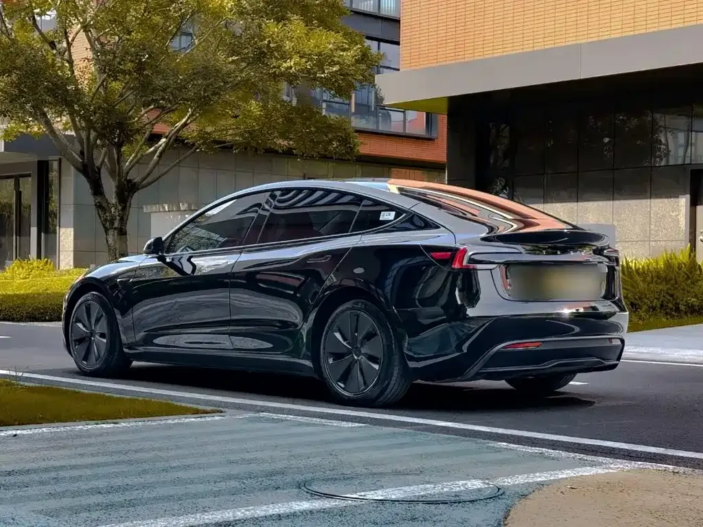 Tesla Model 3 — фото 6