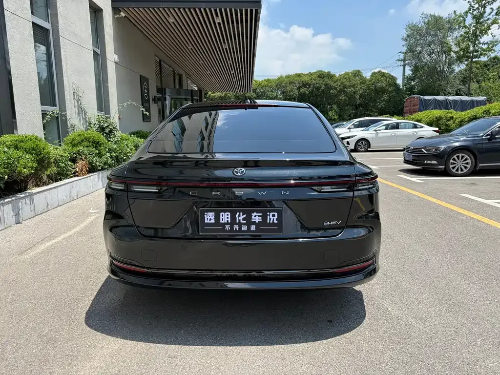 Toyota Crown (Import) — фото 10