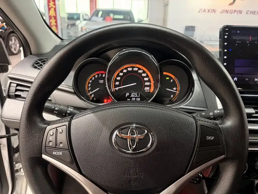 Toyota Yaris L — фото 10