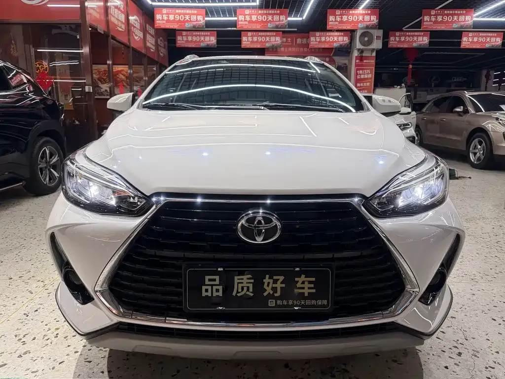 Toyota Yaris L — фото 7