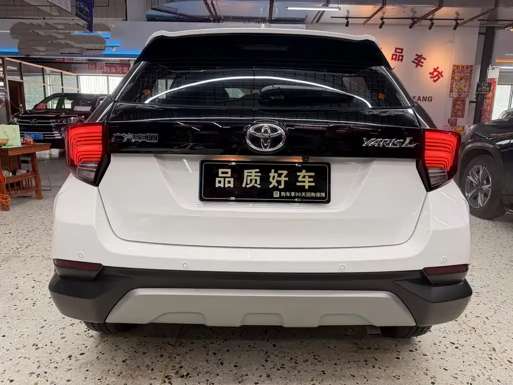 Toyota Yaris L — фото 3