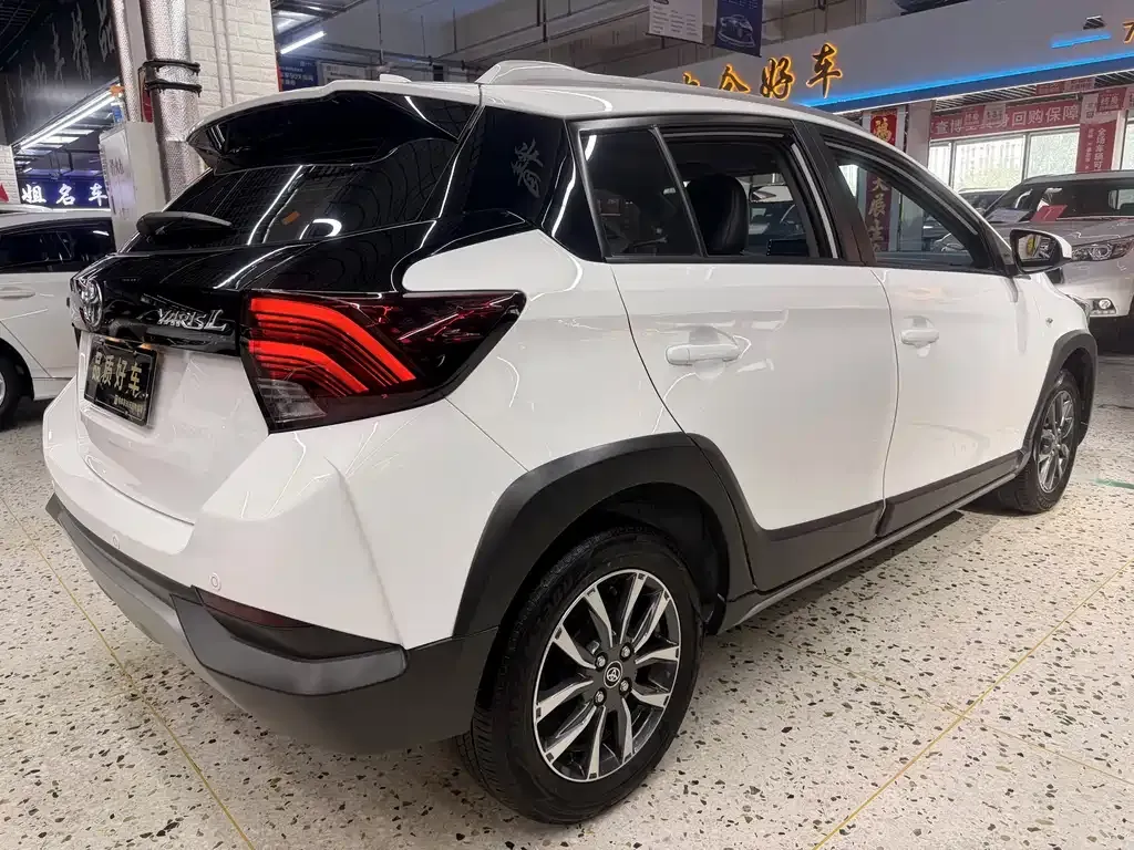 Toyota Yaris L — фото 9