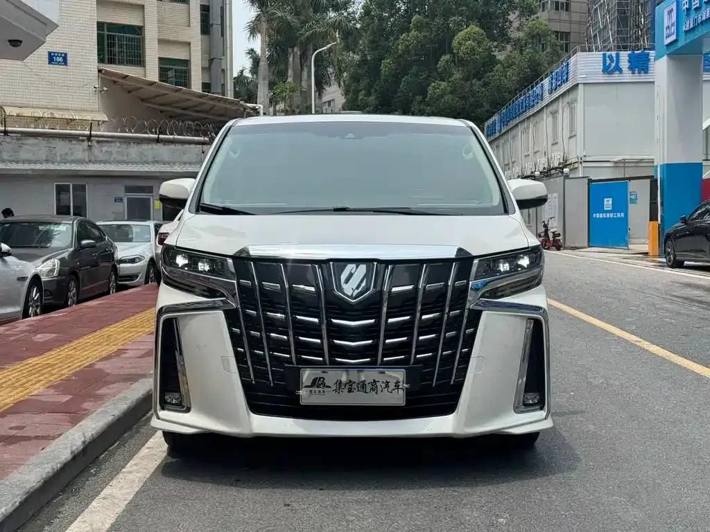 Toyota Alphard — фото 7