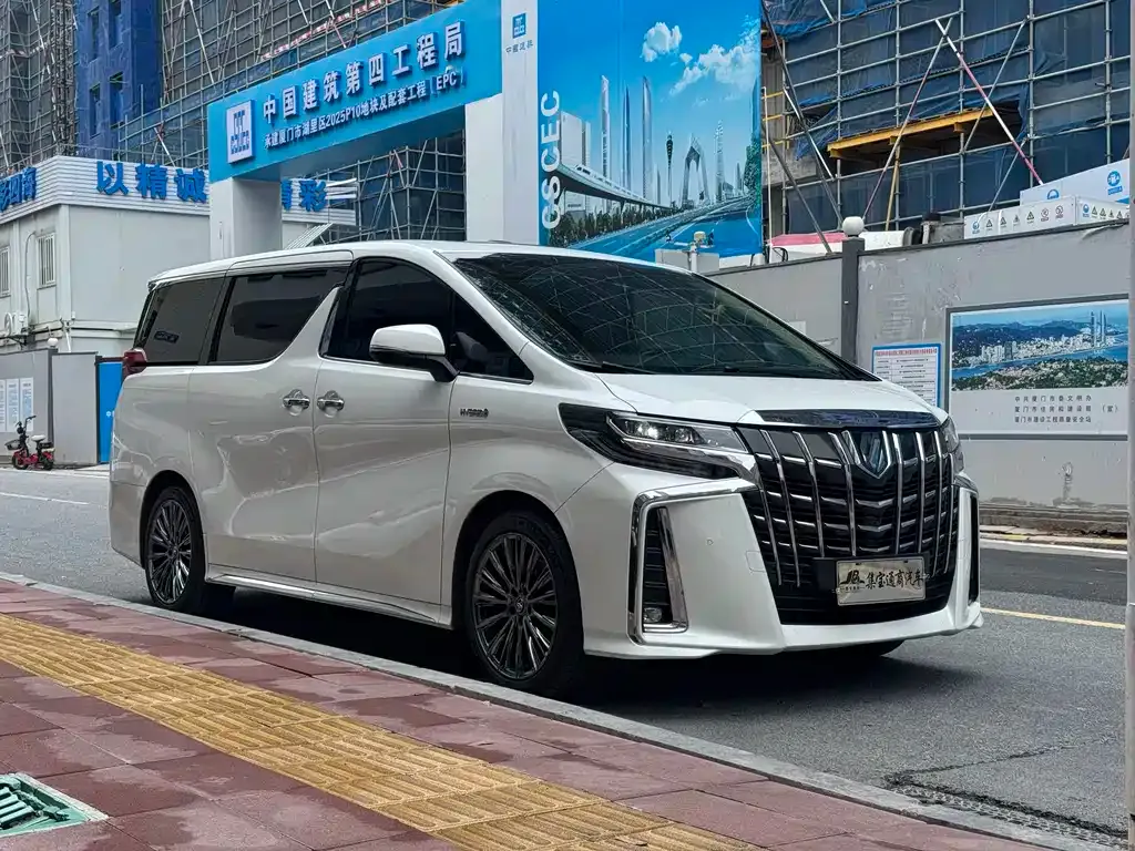 Toyota Alphard — фото 9