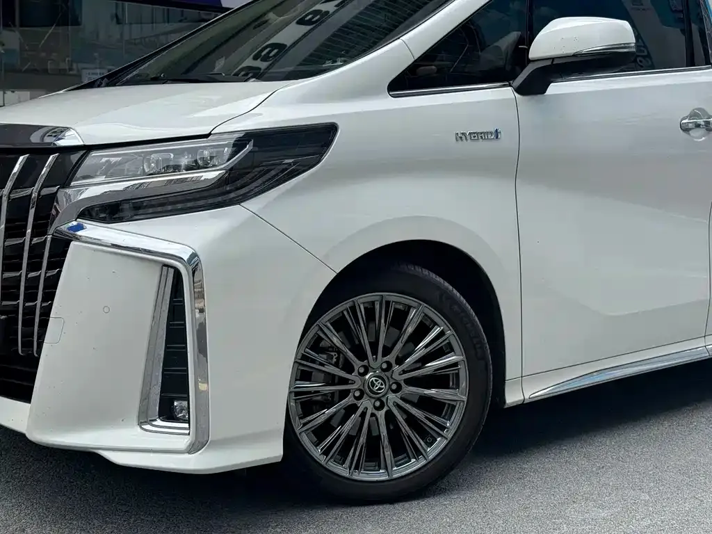 Toyota Alphard — фото 4