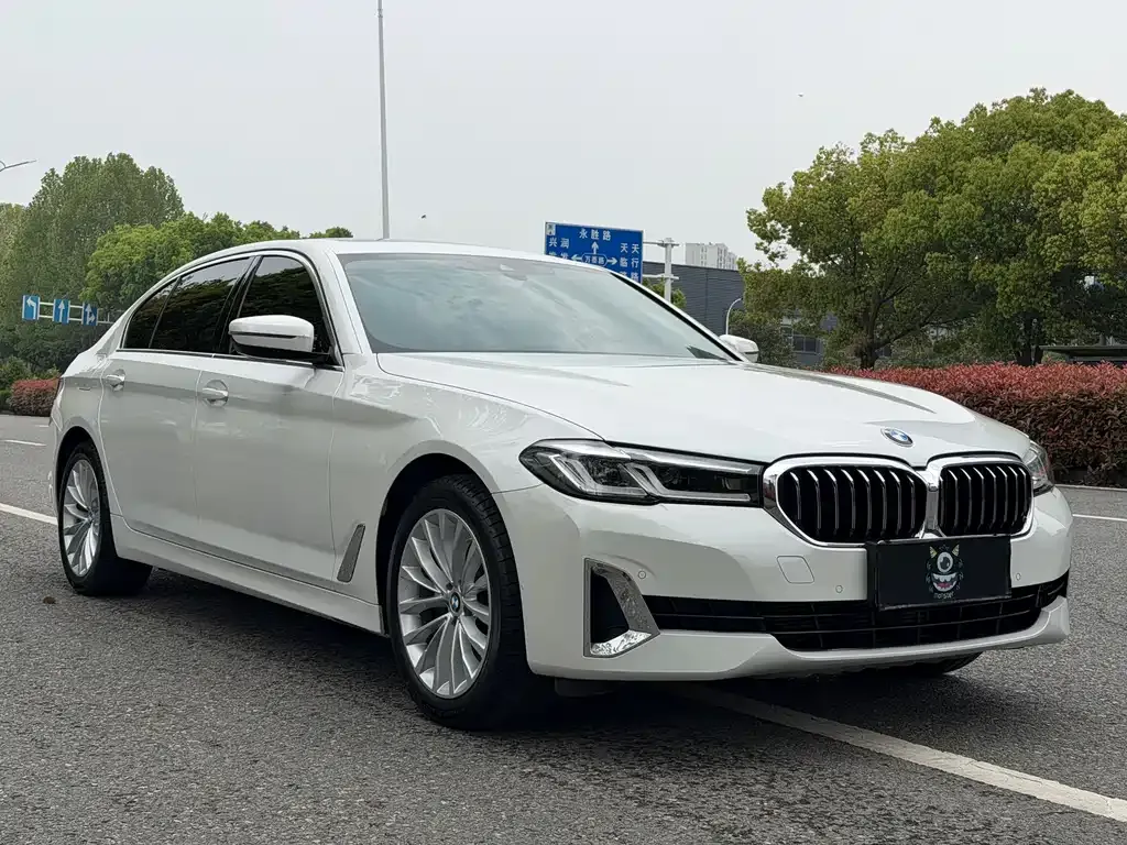 BMW 5 Series — фото 10