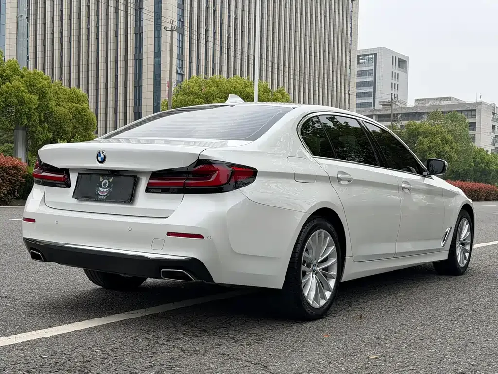 BMW 5 Series — фото 8