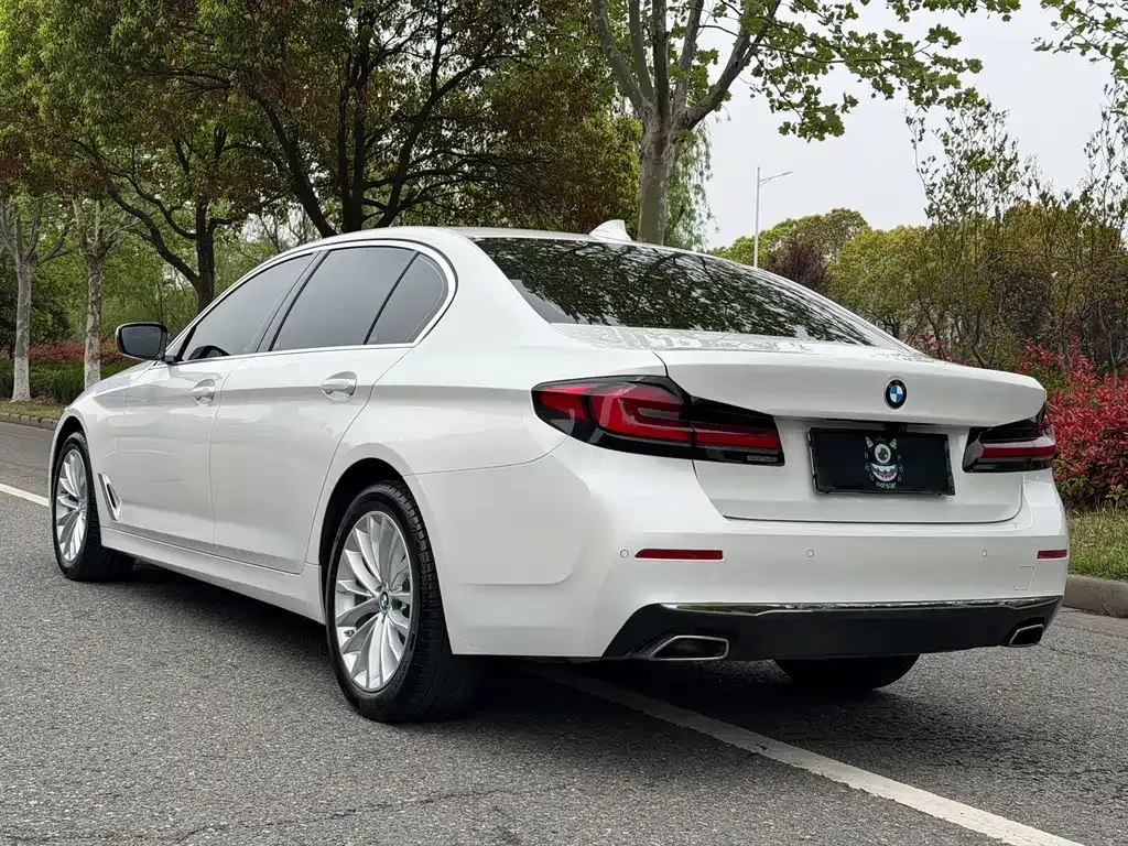 BMW 5 Series — фото 9