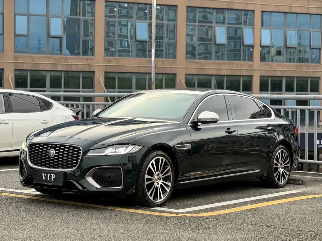 Jaguar XFL — фото 1