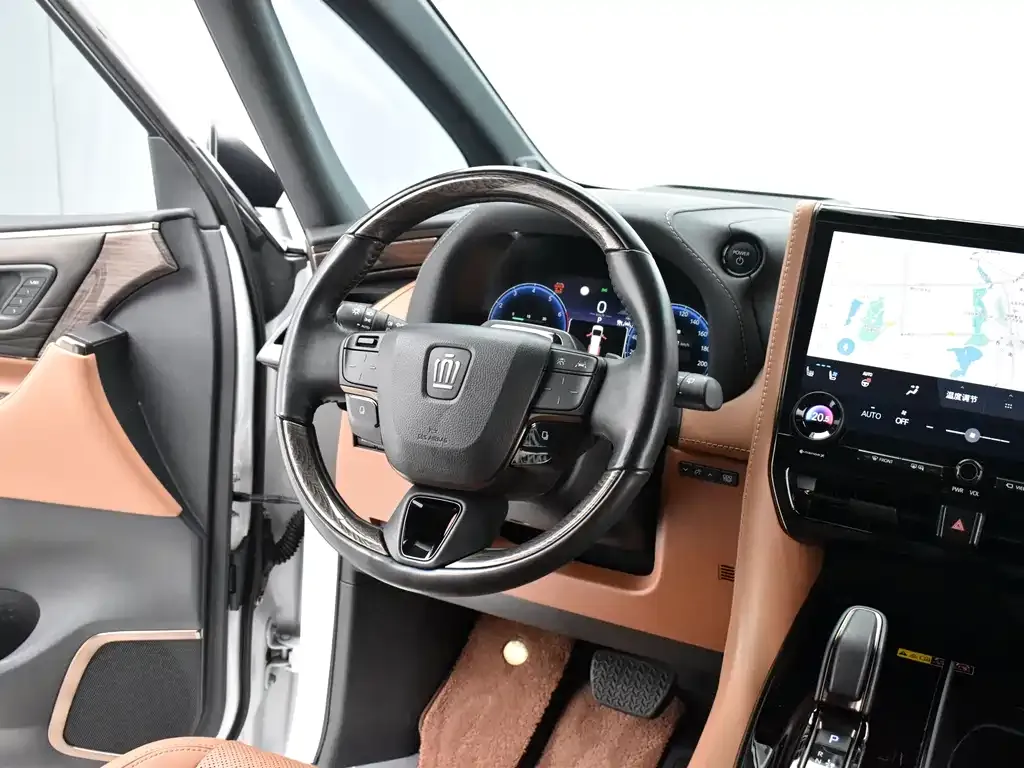 Toyota Vellfire — фото 8