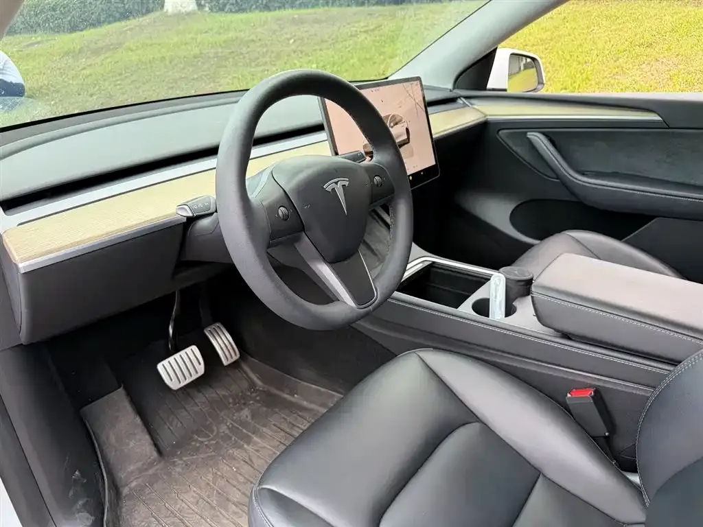 Tesla Model Y — фото 4