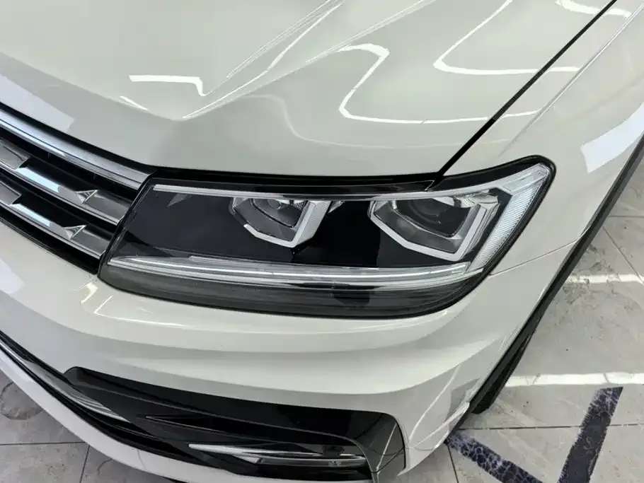 Volkswagen Tiguan L — фото 2