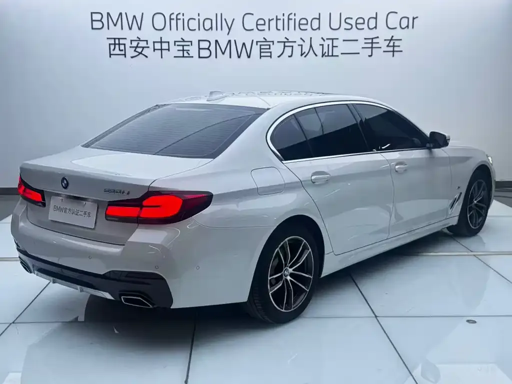 BMW 5 Series — фото 5