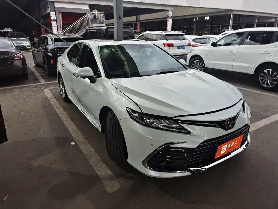 Toyota Camry — фото 3