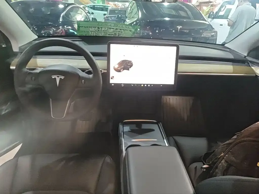 Tesla Model Y — фото 9