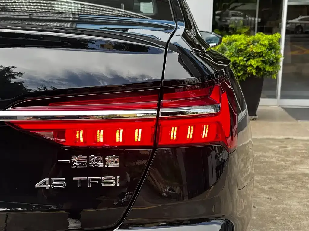 Audi A6L — фото 2